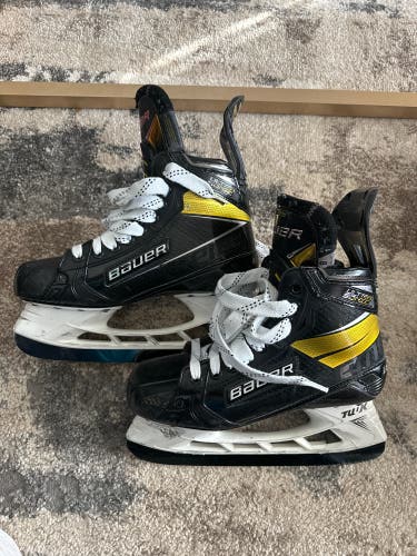 Senior Bauer Regular Width  8 Supreme UltraSonic Hockey Skates