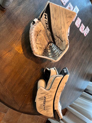 CCM Extreme Flex 4.9 Goalie Glove Set