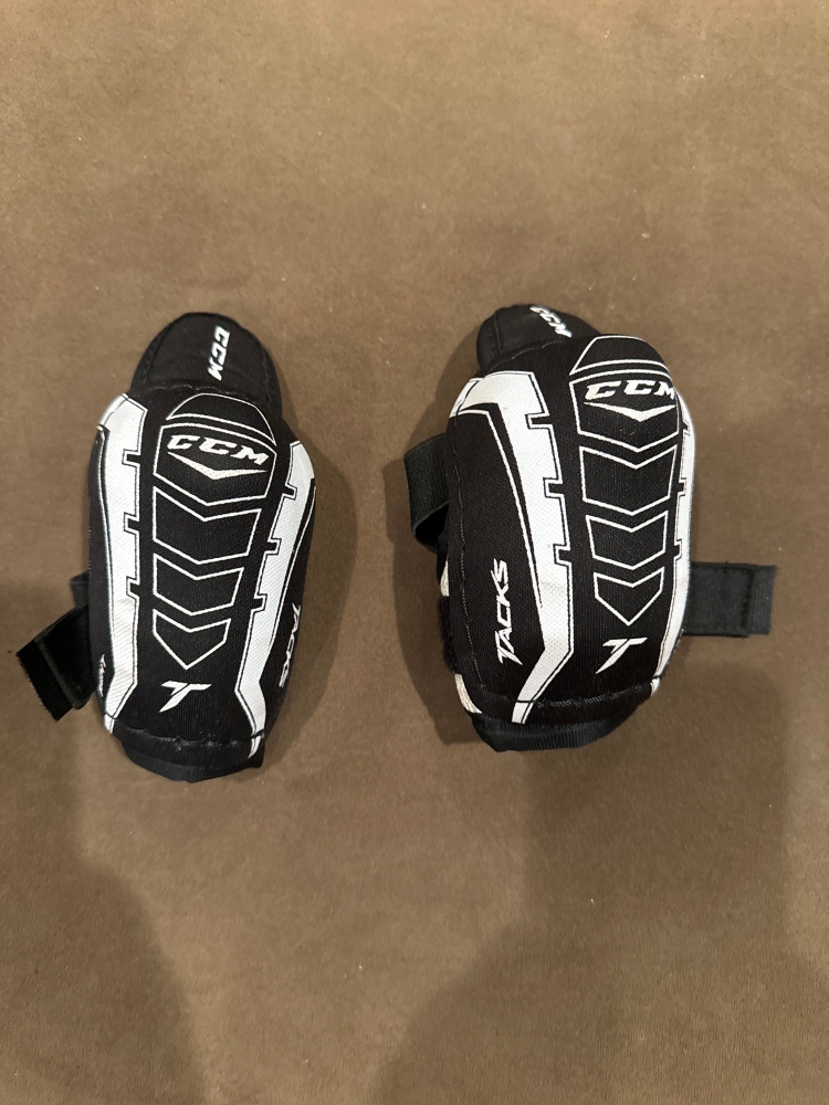 Used Small CCM Tacks Elbow Pads