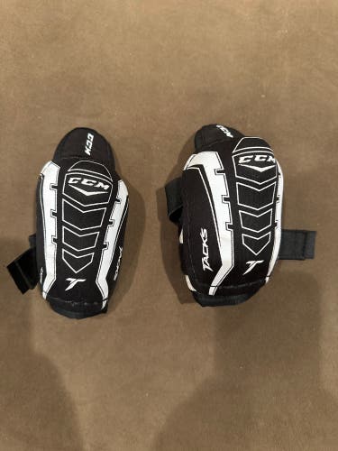Used Small CCM Tacks Elbow Pads