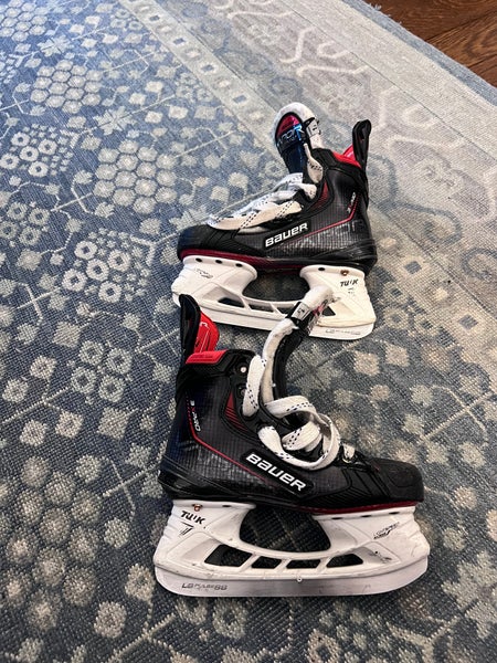 Used Bauer Regular Width Size 1.5 Vapor 3X Pro Hockey Skates