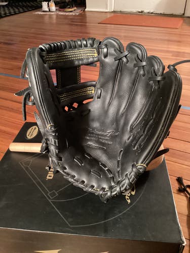 Used Right Hand Throw Mizuno Infield Pro Limited Edition Baseball Glove 11.5"