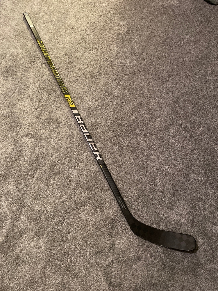 Bauer supreme 2s pro hockey stick G3 ( Duncan Keith) 95 flex custom curve.