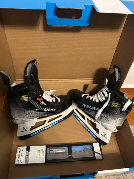 New Bauer Vapor Hyperlite 2 Hockey Skates Size 8.5 Fit 1