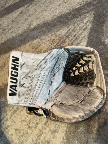 Used Vaughn Regular Velocity V9 Glove