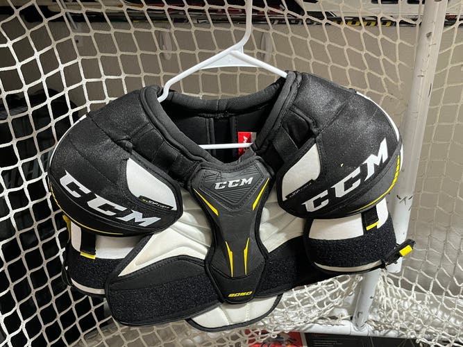 Used Medium CCM  Tacks 9060 Shoulder Pads