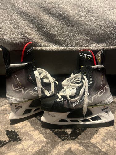 Used Bauer 8 Vapor Hyperlite Hockey Skates