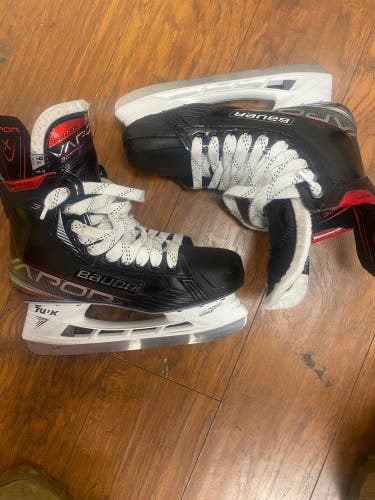 Senior Bauer 9.5 Vapor 3X Hockey Skates