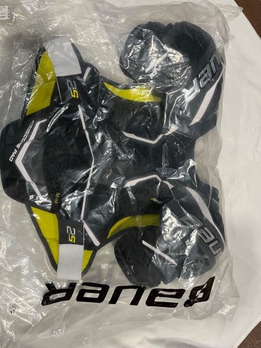 New Medium Bauer Supreme 2S Shoulder Pads