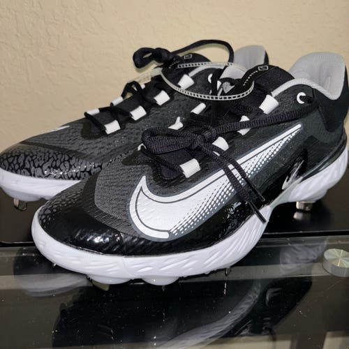Black New Metal Low Top React 13