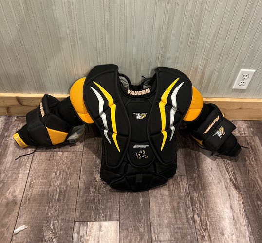 Used Intermediate XL Vaughn  Velocity V7 Goalie Chest Protector