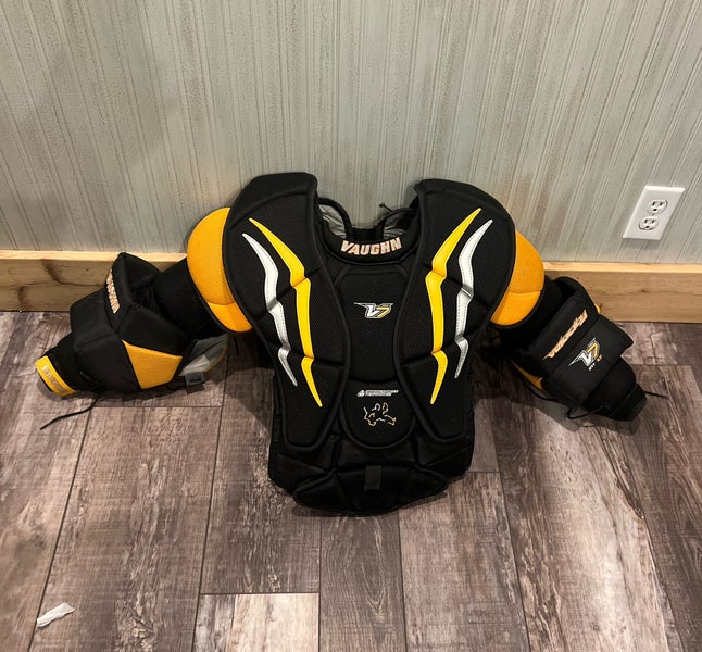Used Intermediate XL Vaughn Velocity V7 Goalie Chest Protector