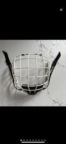 Bauer White Cage True Vision FM 2100 Medium