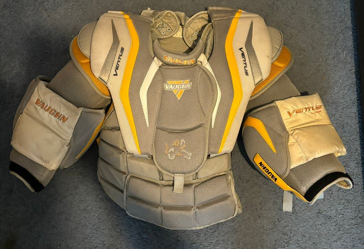 Used Medium Vaughn Ventus LT88 Goalie Chest Protector