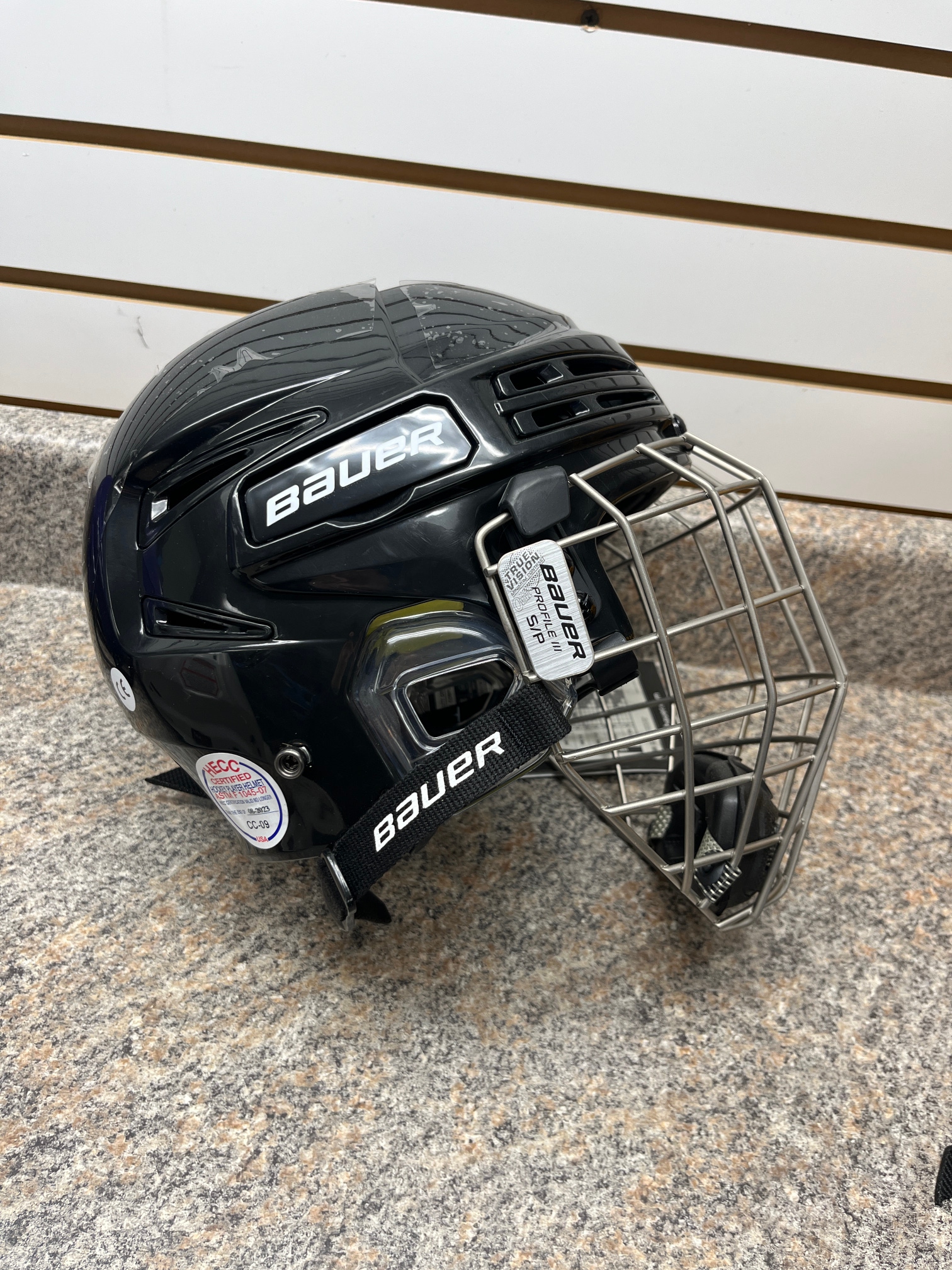 Small Bauer Re-Akt 75 Helmet with Cage