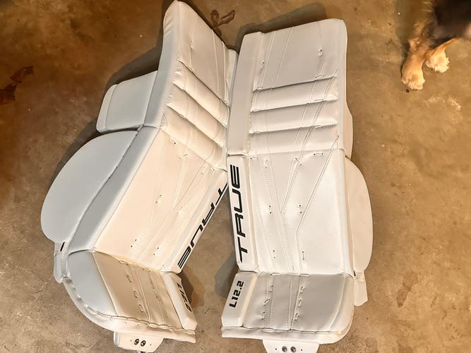 True L12.2 leg pads 33’’ White
