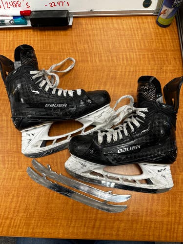 Used Bauer Supreme Mach Hockey Skates Size 6