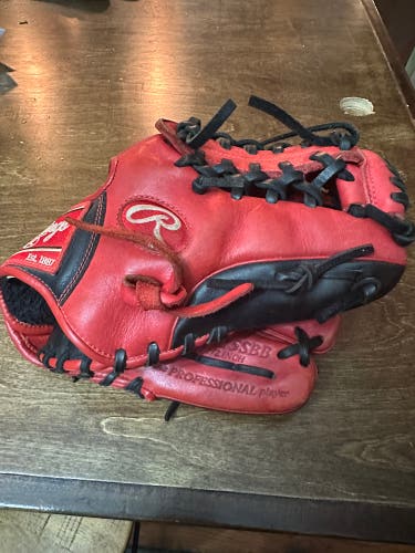 Pitcher/Infield 11.5” Gold Glove Elite Baseball Glove