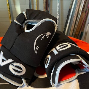 Eagle Sentry hockey gloves