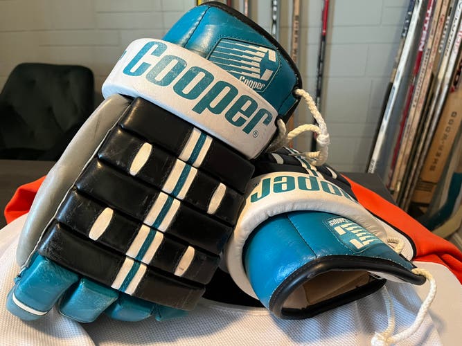 Cooper SC Pro full leather hockey gloves