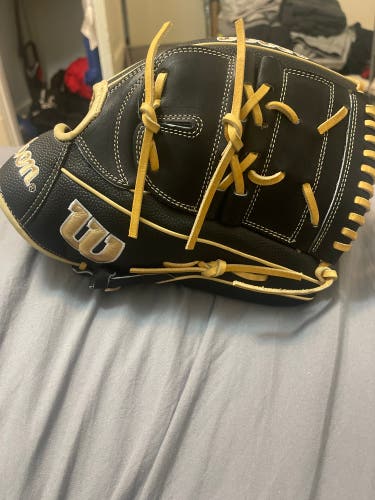 Pitcher's 12" A2000 B2 Baseball Glove Superskin Pro Stock