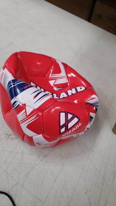 Vizari National Team Soccer England Red Balls Size-3 | VZBL91867-3