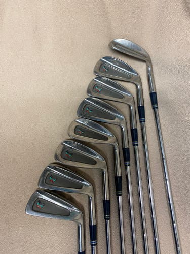 Women's Used right handed Tommy Armour Butterfly Iron Set Stiff Flex 8 Pieces Steel Shaft
