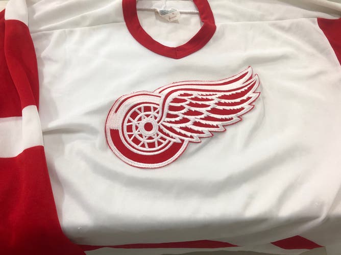 Detroit Red Wings XL CCM Jersey