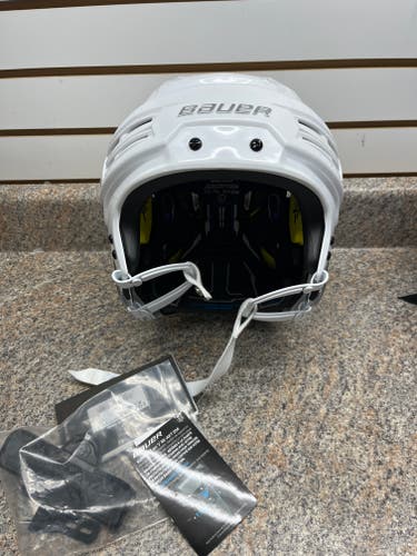 New Large Bauer Re-Akt 200 Helmet
