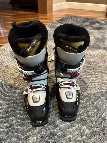 Dalbello Intuition KR Ski Boots 286mm Mondo 24.5 Mens 6.5 Womens 7.5