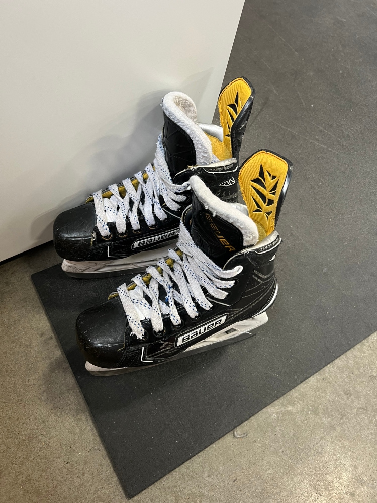 Junior Bauer Regular Width Size 1.5 Supreme S190 Hockey Skates