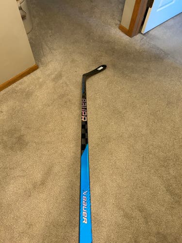 Senior Right Handed P92 Nexus Sync Hockey Stick