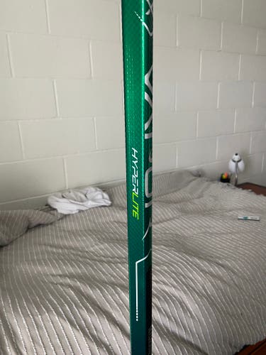 Intermediate Left Hand P92 Vapor Hyperlite Hockey Stick