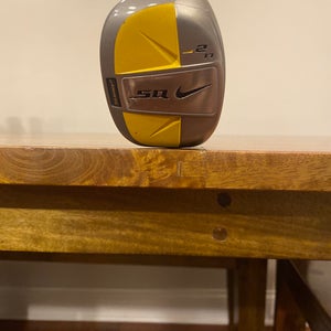 Men's 2011 Right Handed Stiff Flex Loft 18 SQ Fairway Wood
