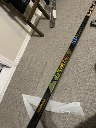 Intermediate Left Hand P28 Pro Stock Super Tacks AS-V Pro Hockey Stick