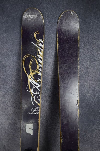 ARMADA FOOTLOOSE AR6 TWIN TIP SKIS SIZE 171 CM WITH DYNASTAR