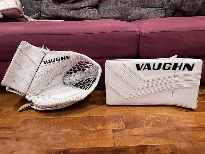 Like new Vaughn Regular SLR2 pro carbon gloves