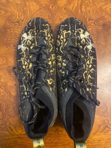 Men's Molded Cleats Low Top Spotlight MC