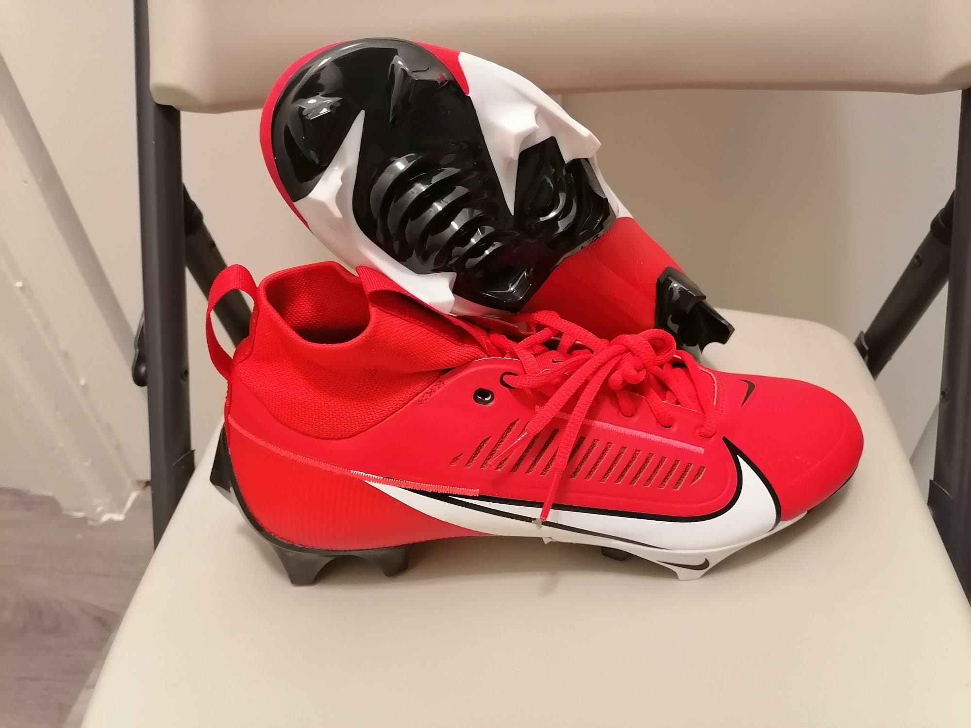 Men's Nike Vapor Edge Pro 360 2 Red Football Cleats DA5456-616 Size 11.5