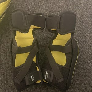 Used Small Warrior Alpha QX4 Elbow Pads