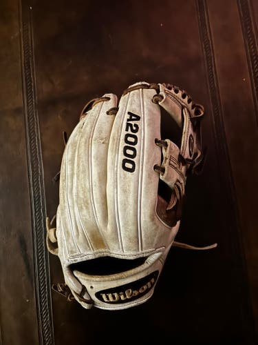 Infield 11.5" A2000 Baseball Glove