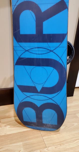 Burton Custom Flying V Snowboard 135cm Freestyle W/Bindings