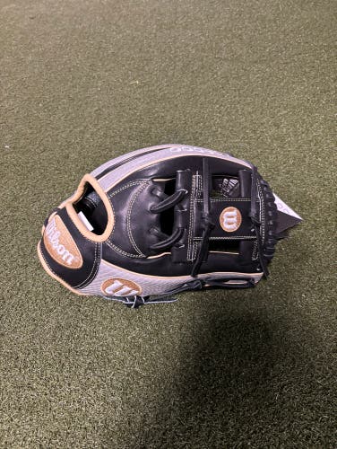 Wilson Infield 11.75" A2000 Baseball Glove