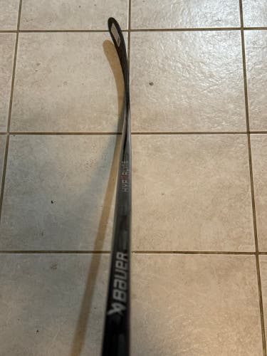 New Bauer Vapor Hyperlite 2 Sr, RH 87/P28 Hockey Stick