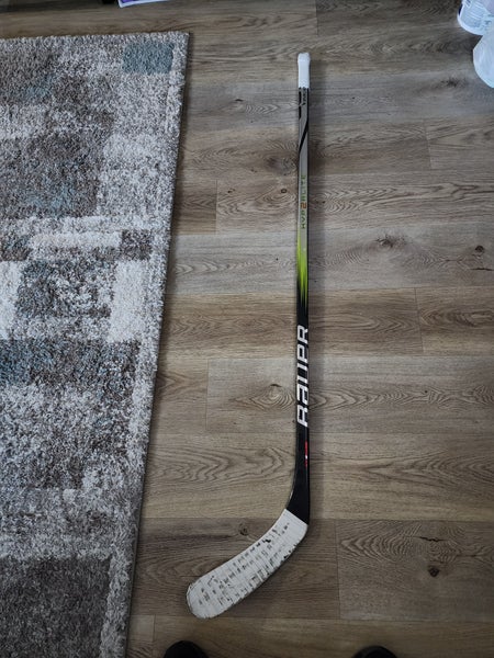 Intermediate Used Right Handed Bauer Vapor Hyperlite 2 Hockey Stick P92