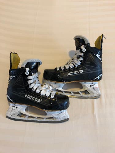 Used Junior Bauer Supreme S160 Hockey Skates (Regular) - Size: 2.5