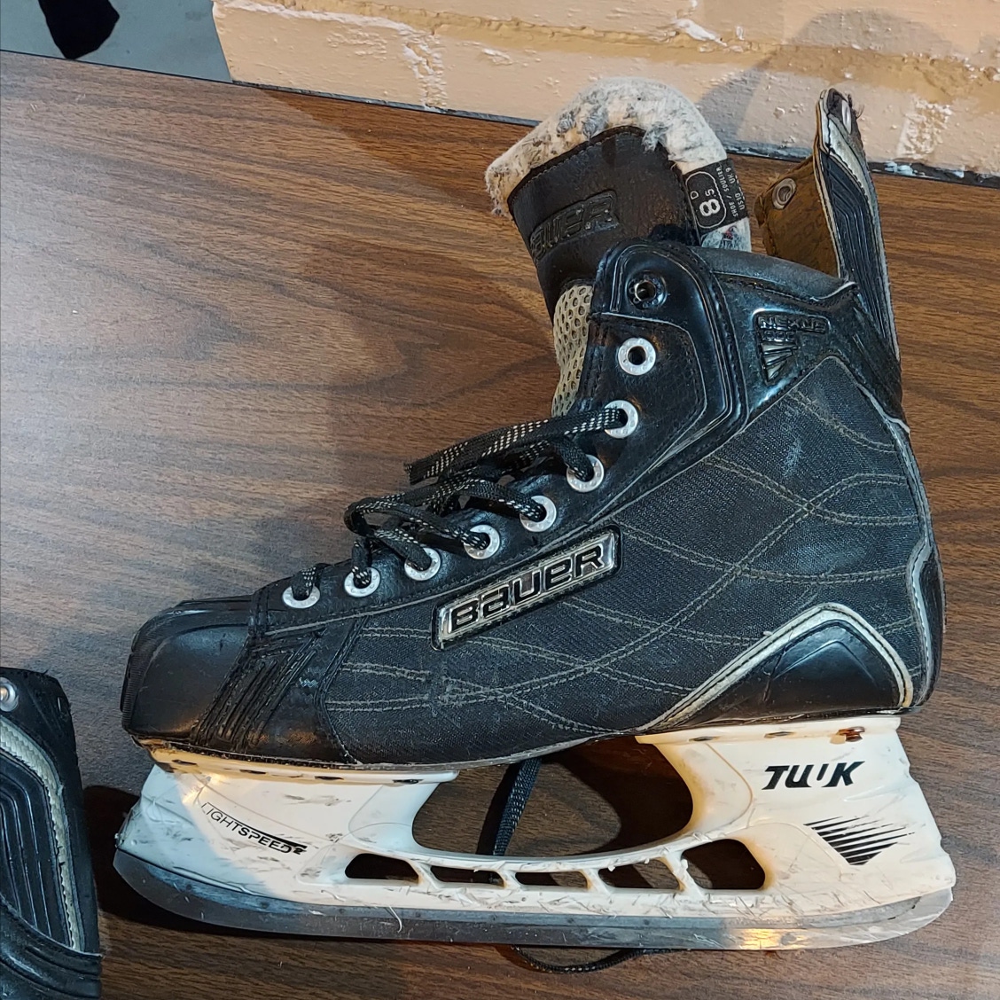 Senior Used Bauer Nexus 1000 Hockey Skates 8.5