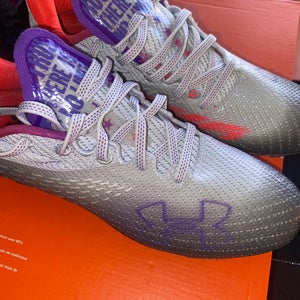 Woman Cleats Size 7.5
