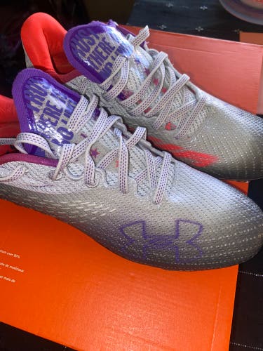 Woman Cleats Size 7.5