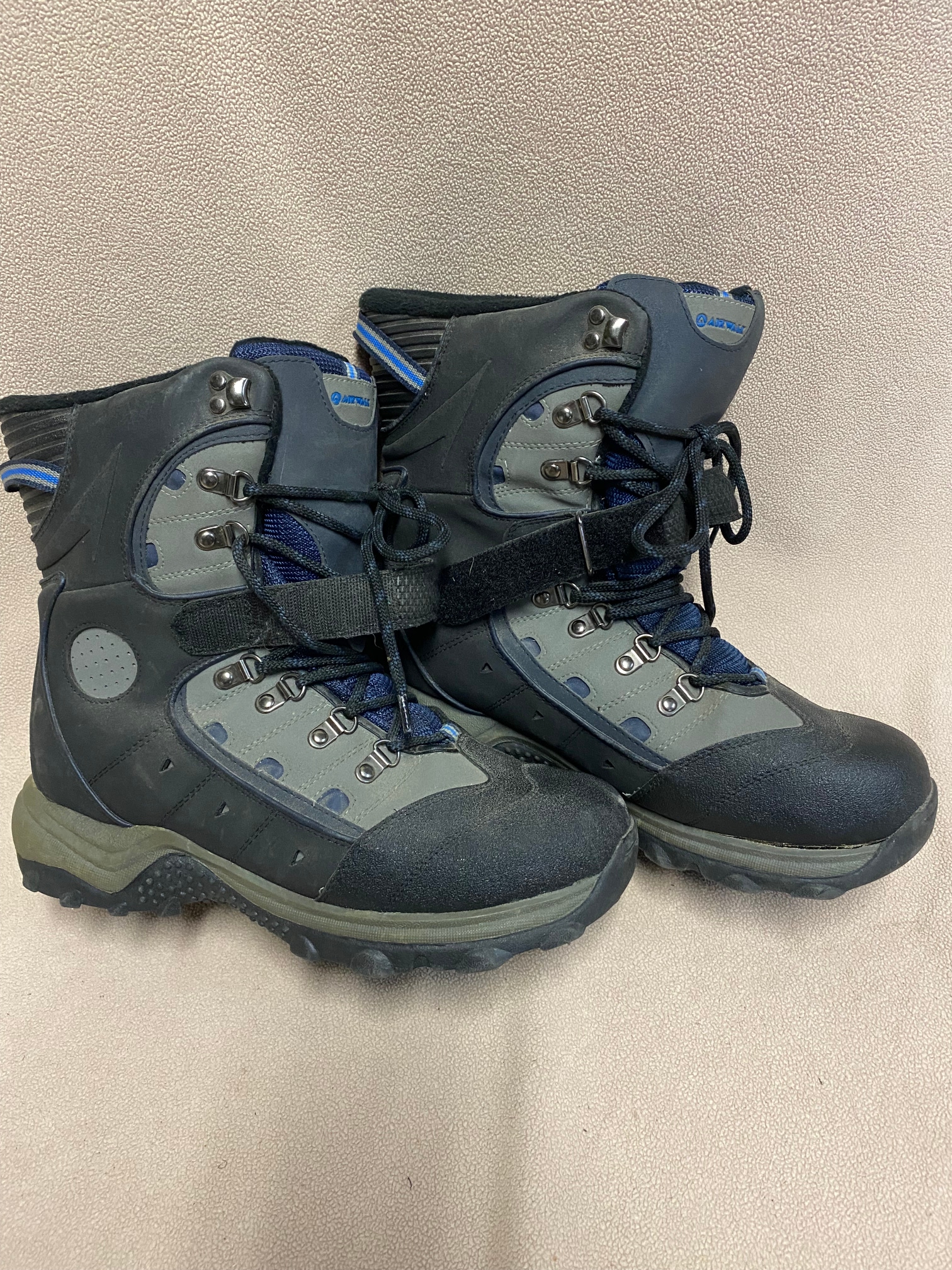 Men's Used Size 10 (Women's 11) Airwalk Snowboard Boots